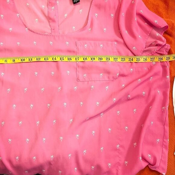 Torrid Hot Pink Palm Tree Short Sleeves Buttons Down Back Blouse Top.Size 4X - Picture 12 of 12